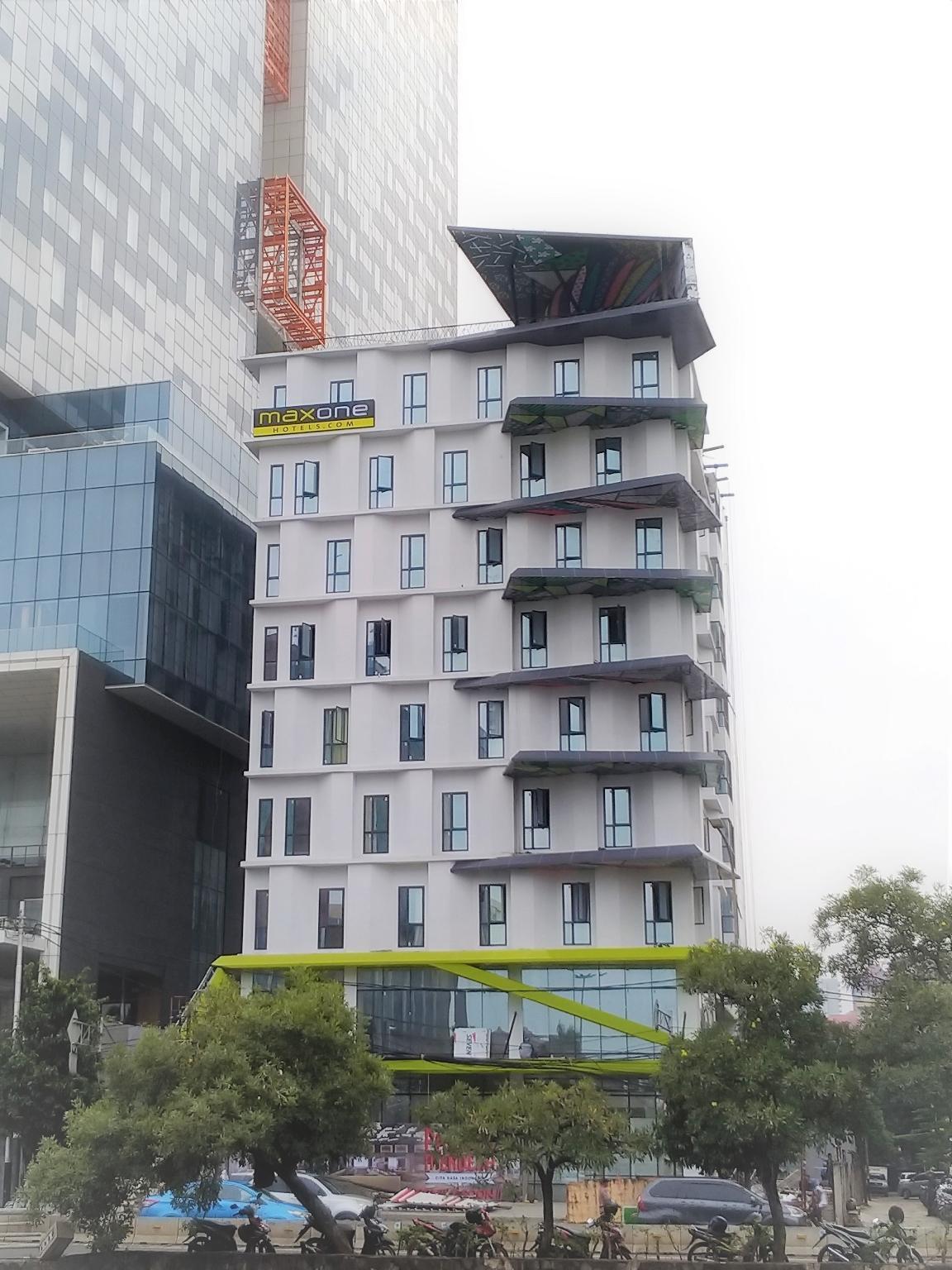 Maxonehotels.com At Platinum Hayam Wuruk Hotel